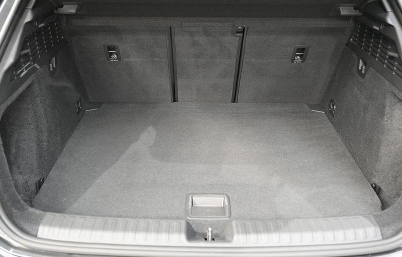 Audi A3 sportback 40 TFSIe 204 s-Line Hybride Rechargeable / Toit Ouvrant Matrix Led Sieges Alcantara B&amp;O