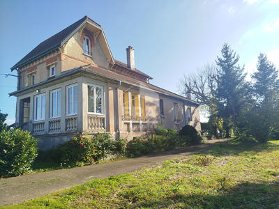 Maison - 203 m² - 8 pièces