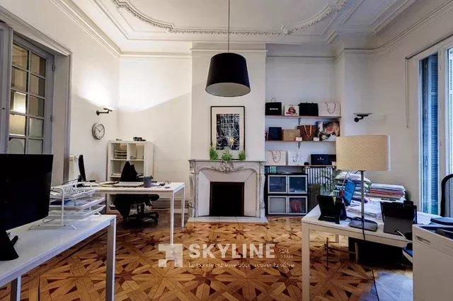 Appartement - 247 m² - 5 pièces