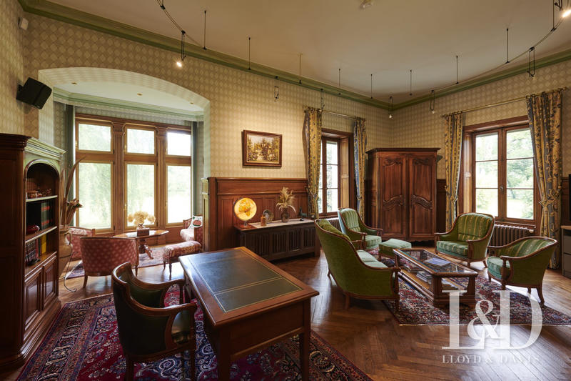 Maison - 460 m² - 10 pièces