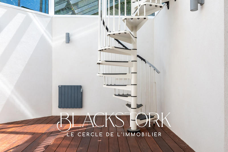 Maison - 320 m² - 10 pièces