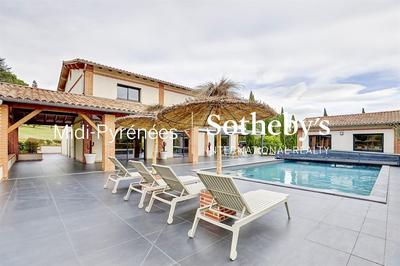 Maison - 320 m² - 9 pièces