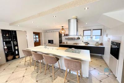 Maison traditionnelle - 170 m² - 6 pièces