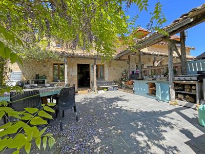 Maison - 250 m² - 7 pièces