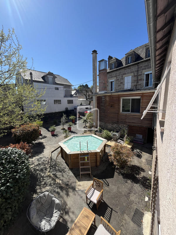 Maison - 300 m² - 9 pièces