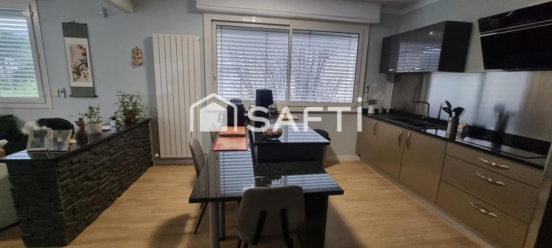 Maison - 240 m² - 8 pièces