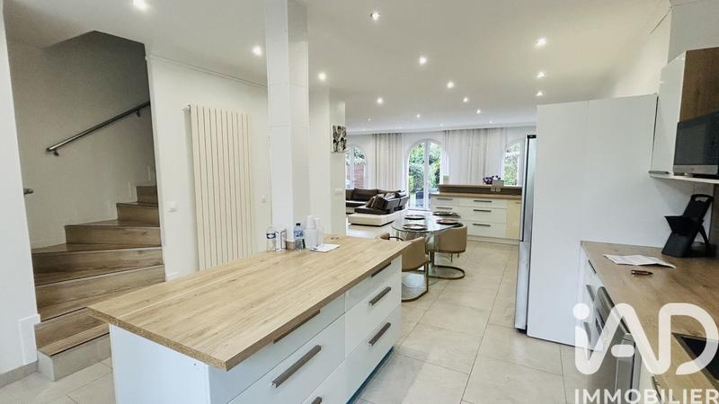 Maison - 186 m² - 8 pièces