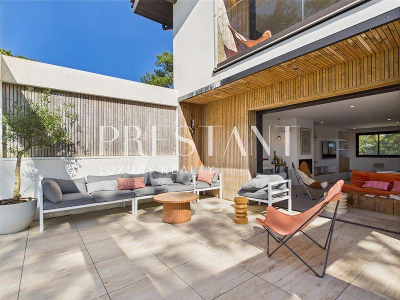 Maison - 290 m² - 10 pièces