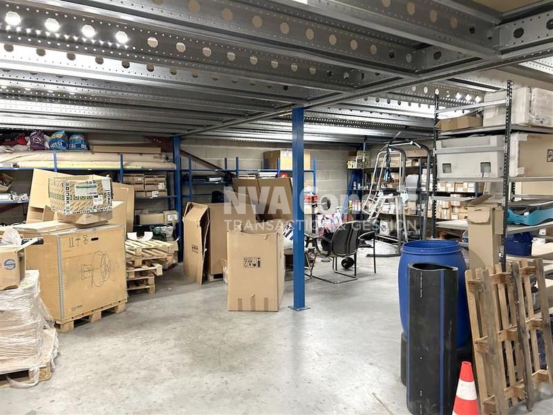 Entrepôt - 330 m²