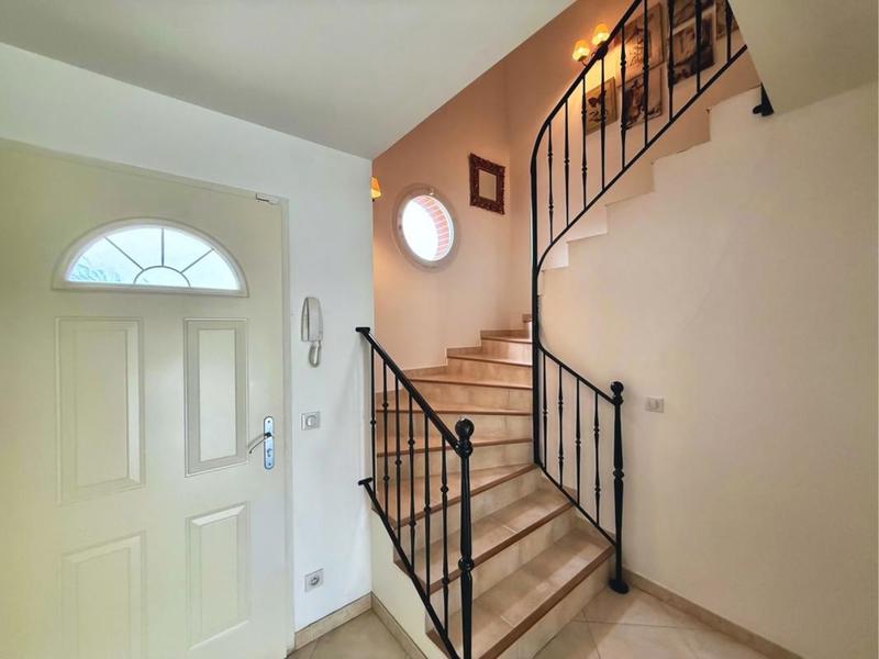 Villa - 219 m² - 7 pièces