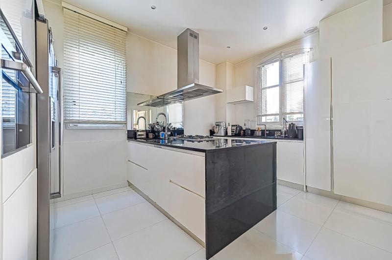 Maison - 340 m² - 8 pièces