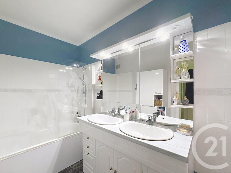 Maison - 121 m² - 6 pièces