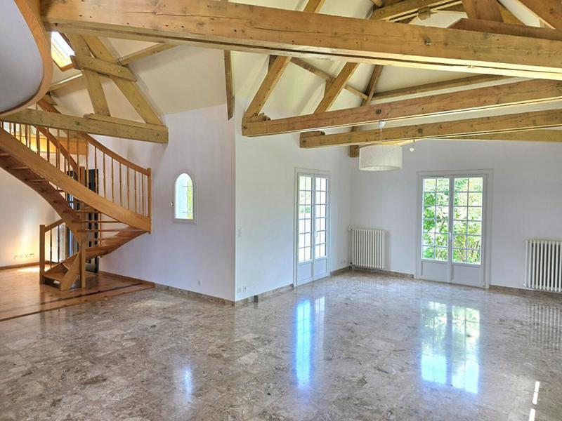 Maison - 262 m² - 9 pièces