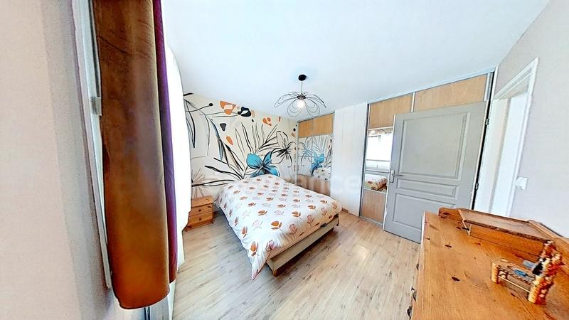 Maison - 161 m² - 8 pièces