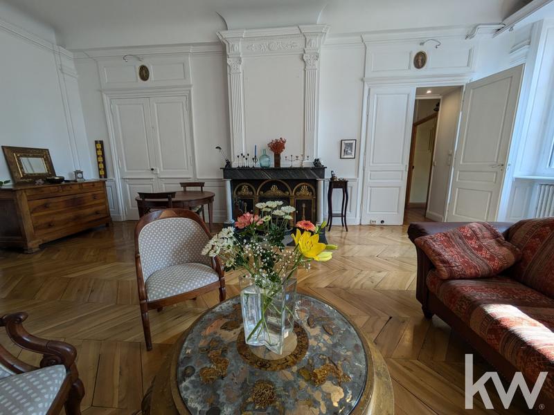 Appartement - 176 m² - 6 pièces