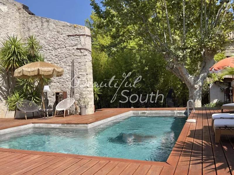 Mas - 403 m² - 8 pièces