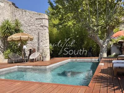 Mas - 403 m² - 8 pièces