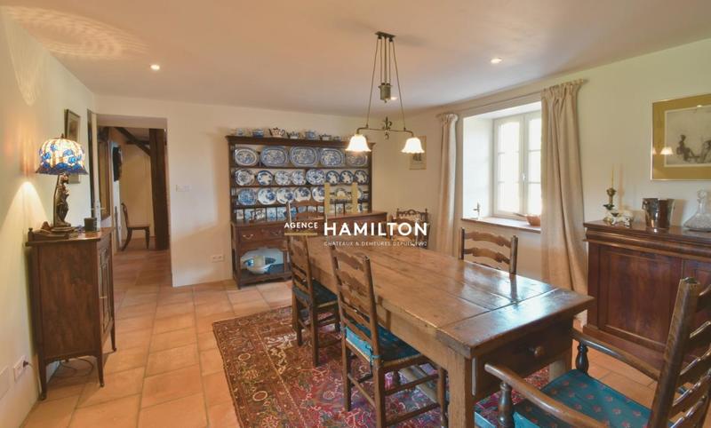 Maison - 270 m² - 7 pièces