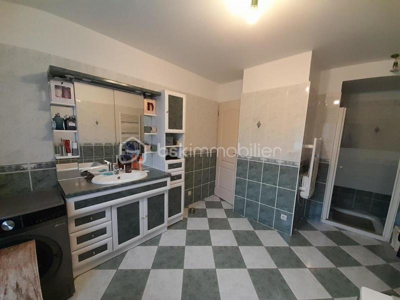 Maison traditionnelle - 151 m² - 6 pièces