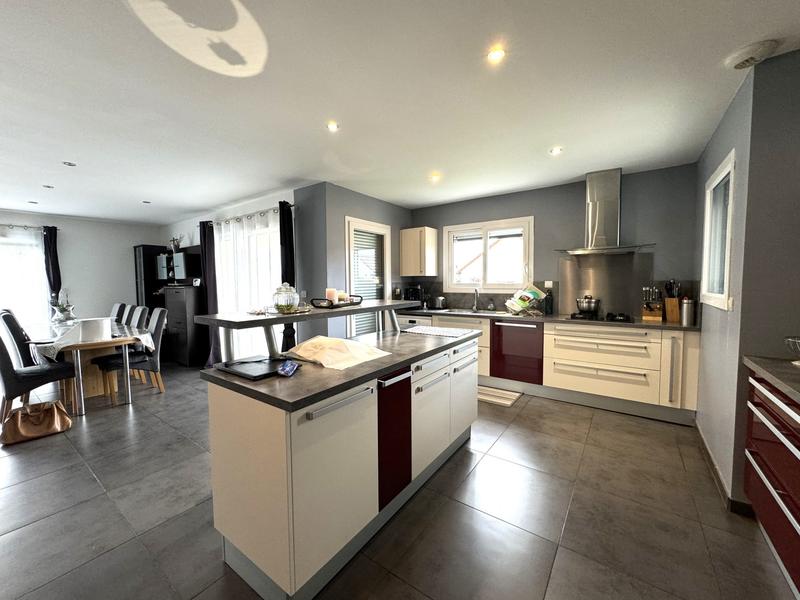 Maison - 162 m² - 8 pièces