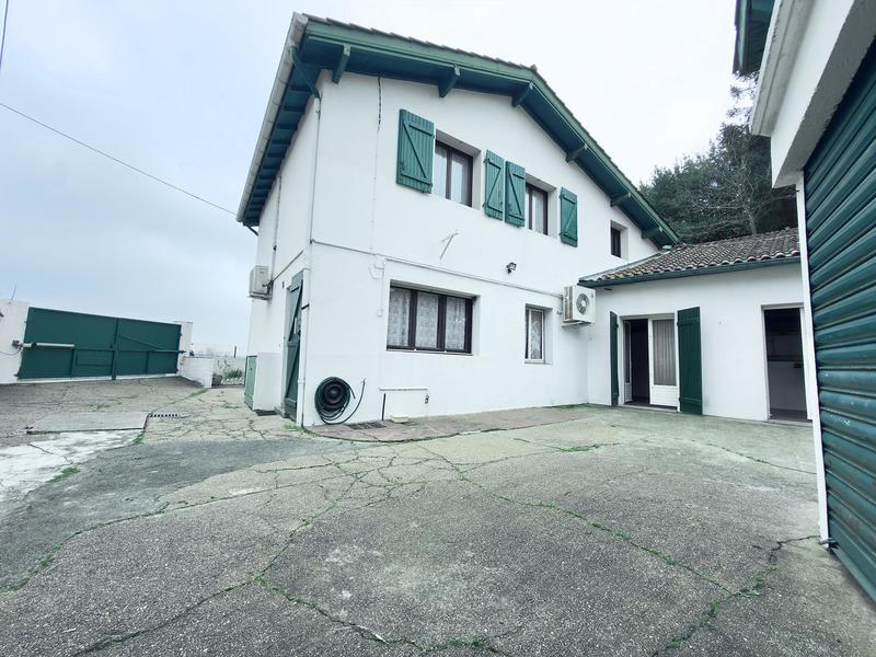 Maison - 138 m² - 8 pièces