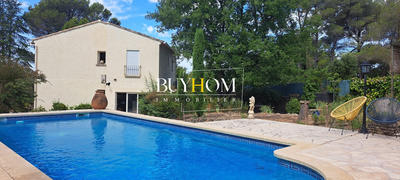 Maison - 180 m² - 5 pièces