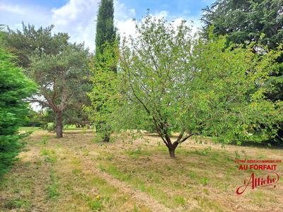 Terrain constructible - 697 m²