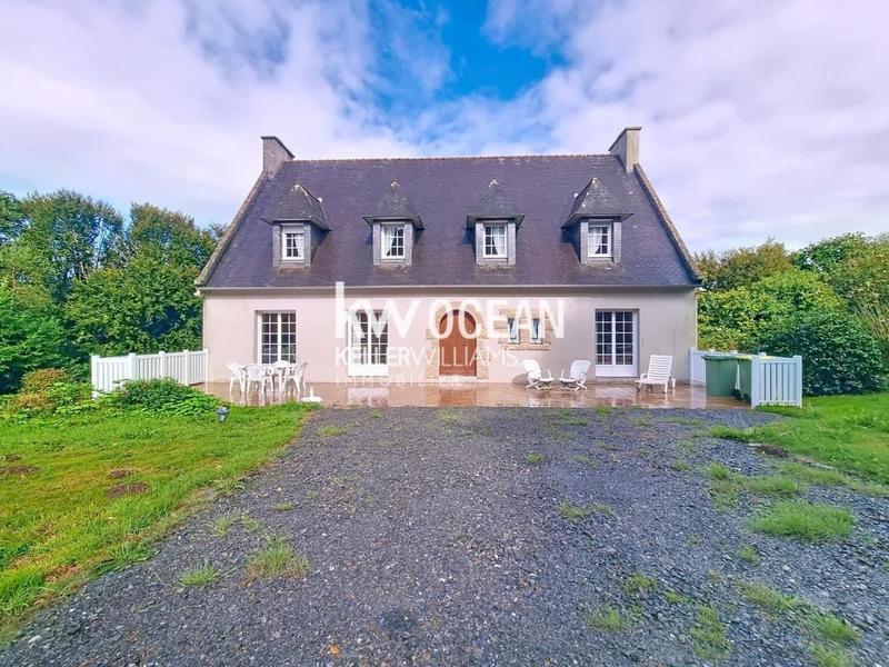 Maison - 213 m² - 8 pièces