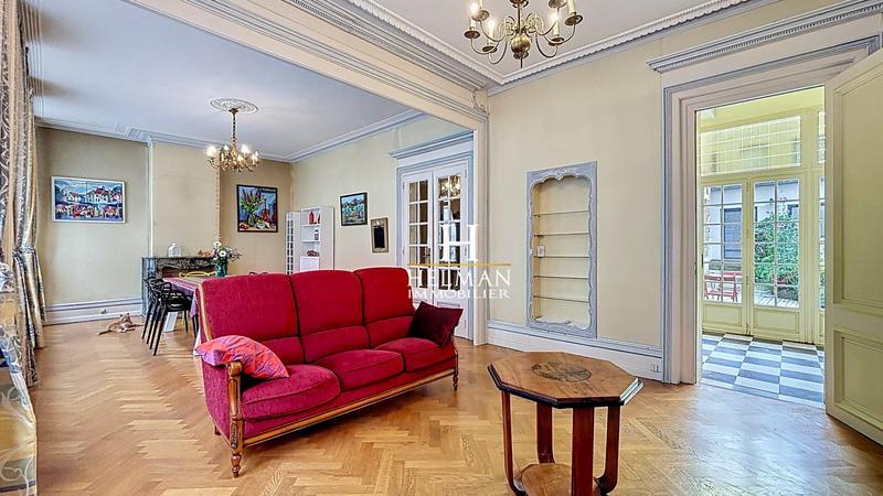 Maison - 296 m² - 8 pièces