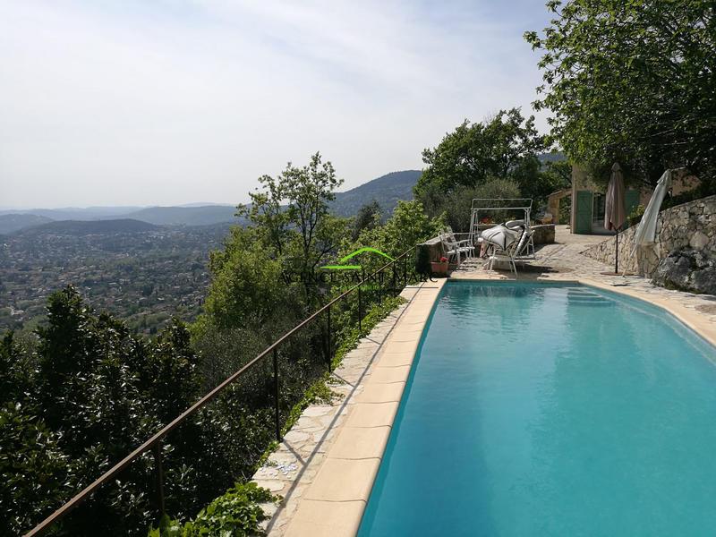 Maison - 221 m² - 5 pièces