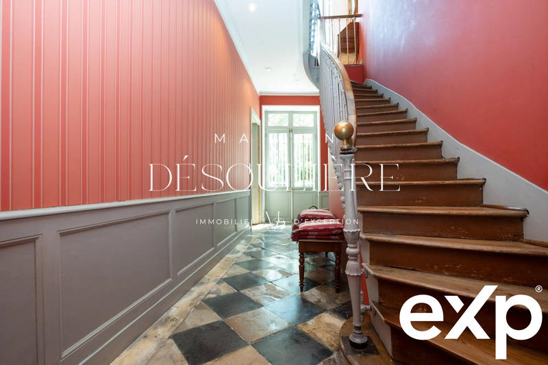 Maison - 300 m² - 7 pièces