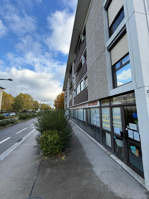 Local commercial - 93 m² - 4 pièces