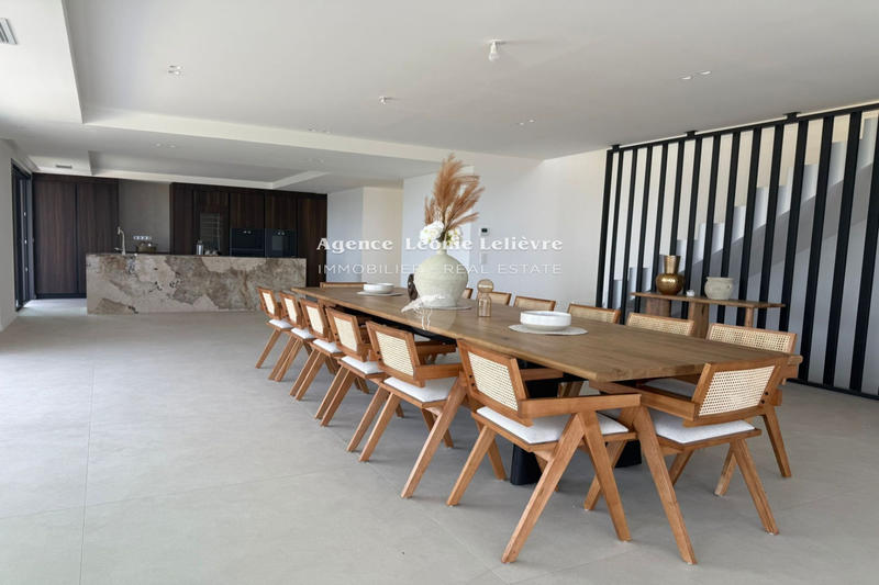 Maison contemporaine - 539 m² - 13 pièces