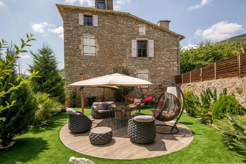 Propriété - 350 m² - 10 pièces