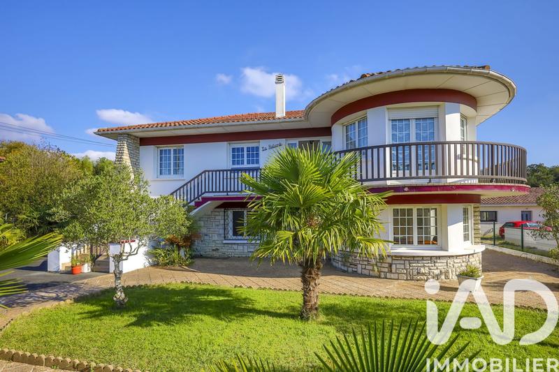 Maison - 200 m² - 7 pièces