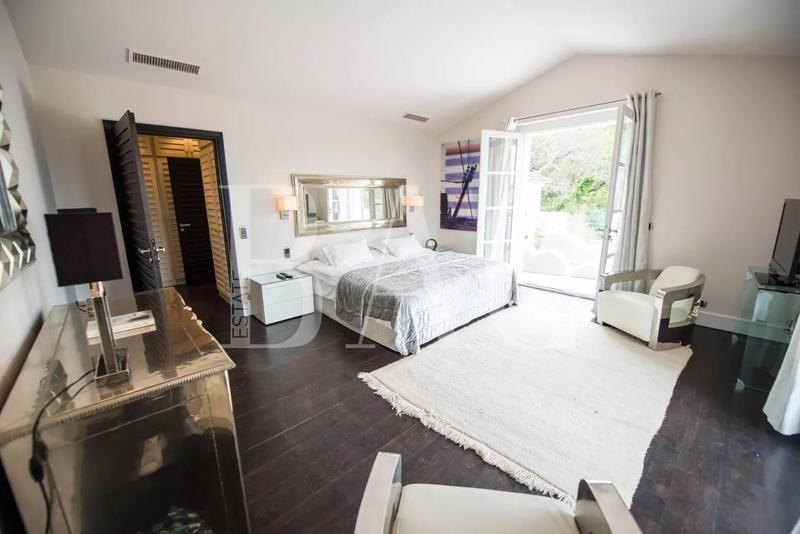 Propriété - 650 m² - 15 pièces