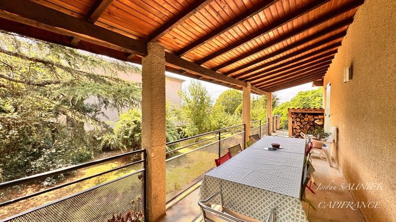 Maison - 230 m² - 10 pièces