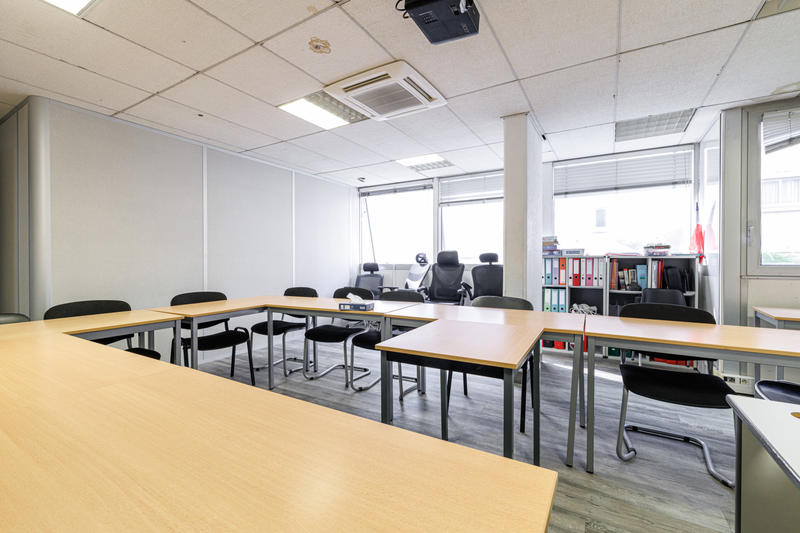 Local commercial - 225 m² - 8 pièces