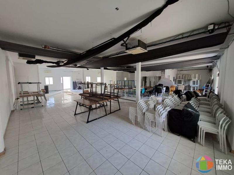 Local commercial - 242 m²