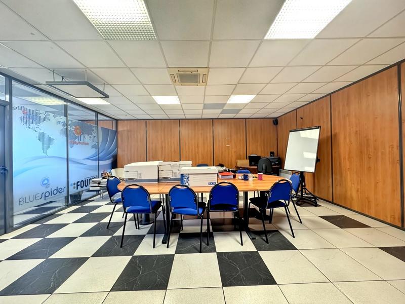 Local commercial - 770 m² - 10 pièces