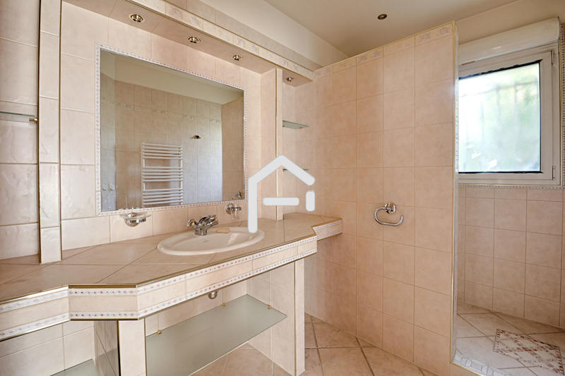 Maison - 450 m² - 10 pièces