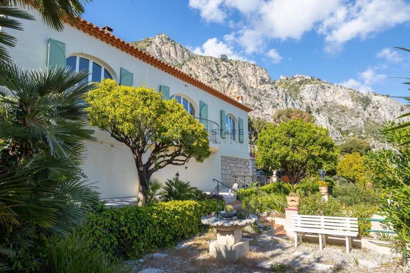 Villa - 230 m² - 6 pièces