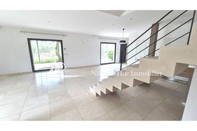 Propriété - 213 m² - 4 pièces