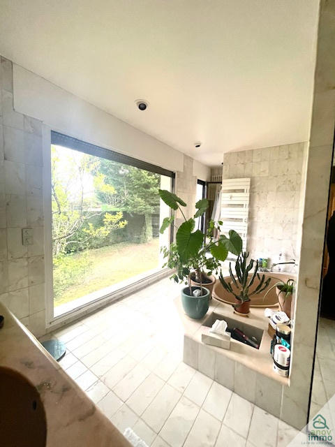 Propriété - 301 m² - 9 pièces