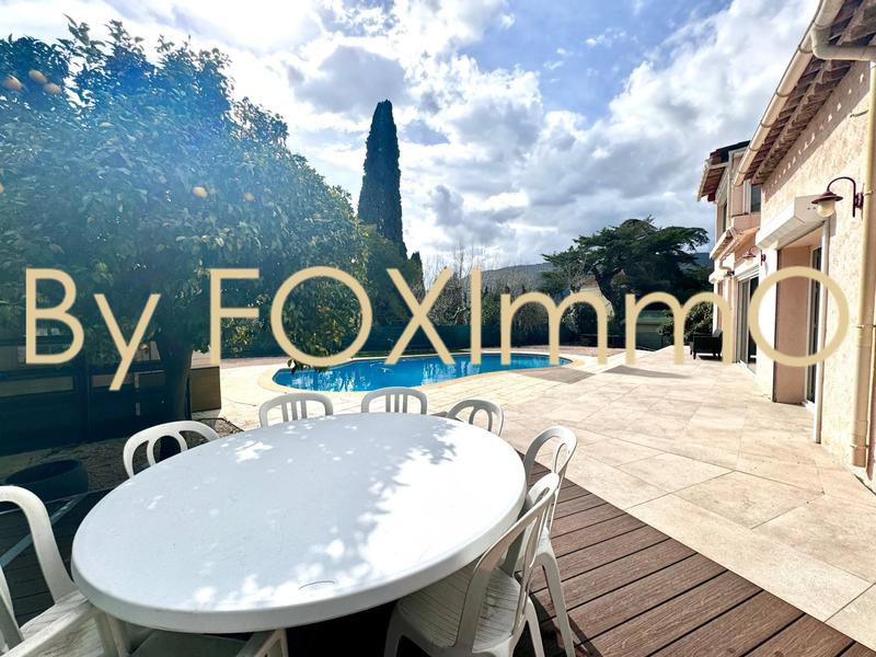 Maison - 230 m² - 6 pièces