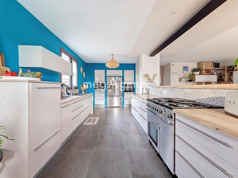 Maison - 273 m² - 10 pièces