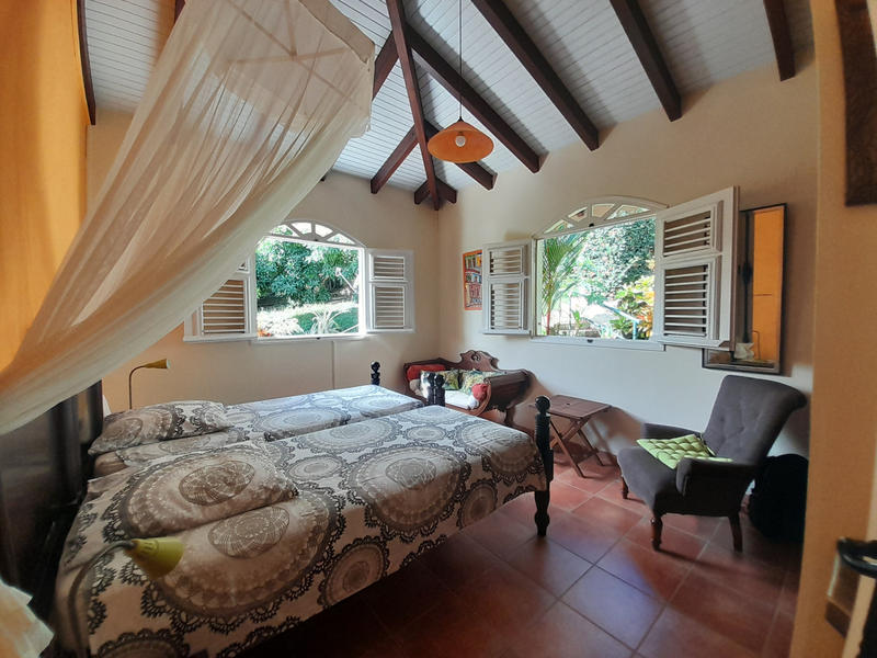 Maison - 240 m² - 9 pièces