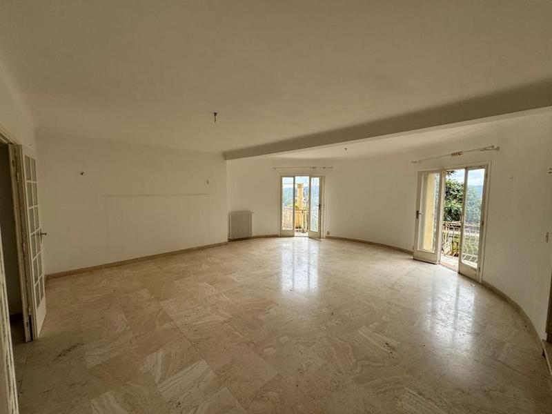 Maison - 330 m² - 8 pièces