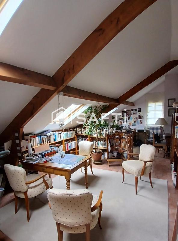 Propriété - 585 m² - 18 pièces