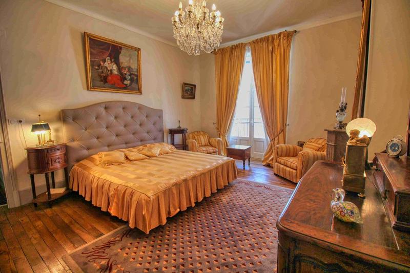 Maison bourgeoise - 330 m² - 10 pièces